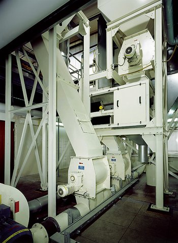 Abscheidung von Flaschendeckeln und Trennung in die Produkte Aluminiumkappen und PE-Verschlusskappen