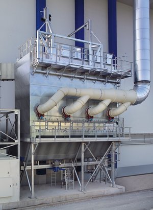 Filteranlage für Stillstandsbelüftung und Reinigung eines feststoffbefeuerten Kessels 
