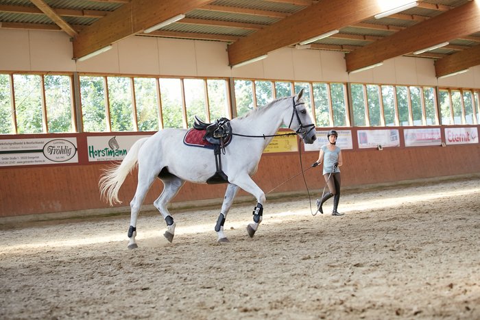 Aline Pätzke beim Pferdetraining